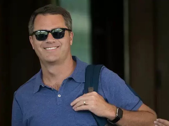 Doug McMillon và chiếc Apple Watch