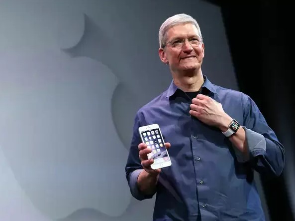 Tim Cook và chiếc Apple Watch