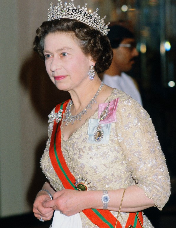 Nữ hoàng Elizabeth II và chiếc PAtek Philippe Ref 4975/1G