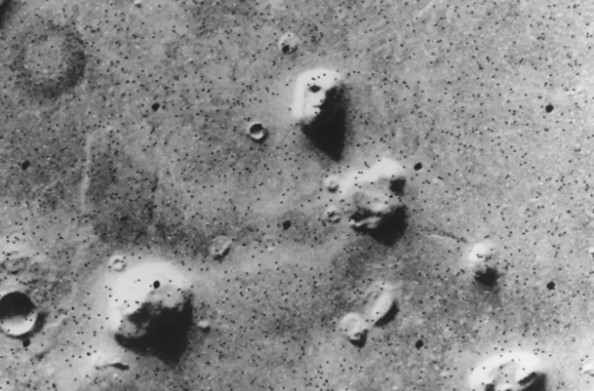 Hiện tượng pareidolia khuôn mặt người được chụp lại từ sao Hỏa