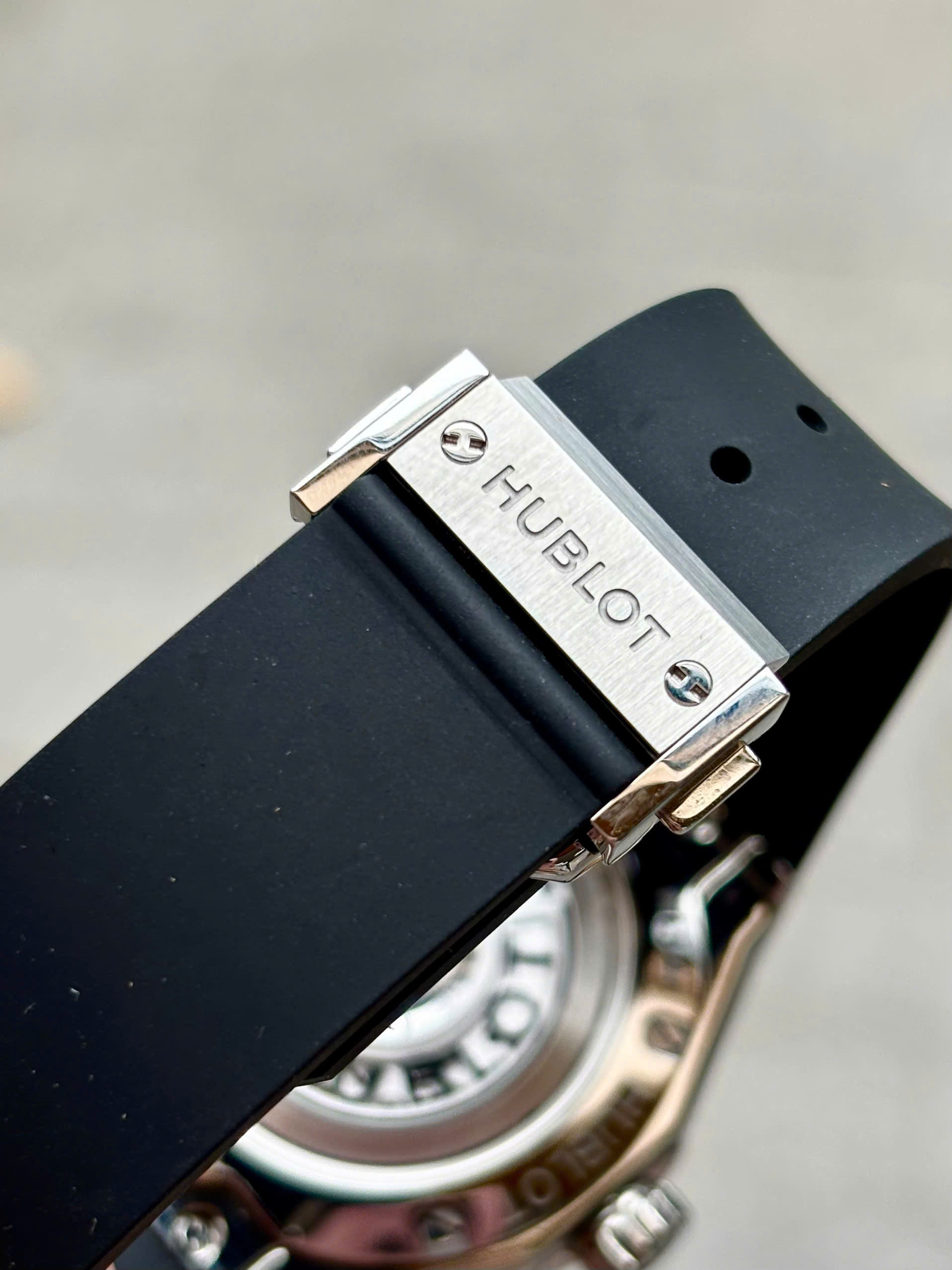 32948037454213261538