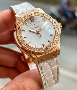 Hublot Classic Fusion White Diamond 33mm 581.OE.2080.LR.1204