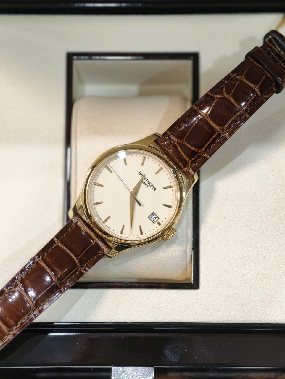 Patek Philippe Calatrava 5227J Patek Philippe Calatrava 5227J