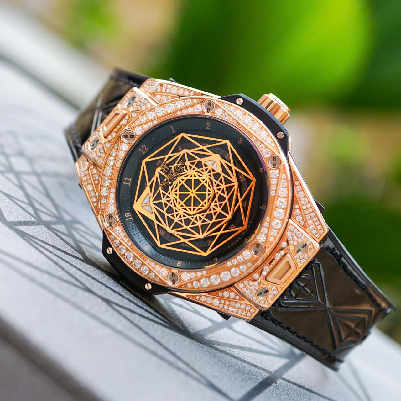 Hublot Big Bang Sang Bleu King Gold Pavé Diamonds 465.OS.1118.VR.1704.MXM18 Hublot Big Bang Sang Bleu King Gold Pavé Diamonds 465.OS.1118.VR.1704.MXM18